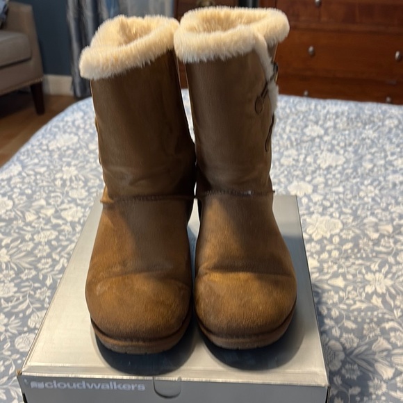 Cozy Tan Boots with Faux Fur Lining - Picture 2 of 3